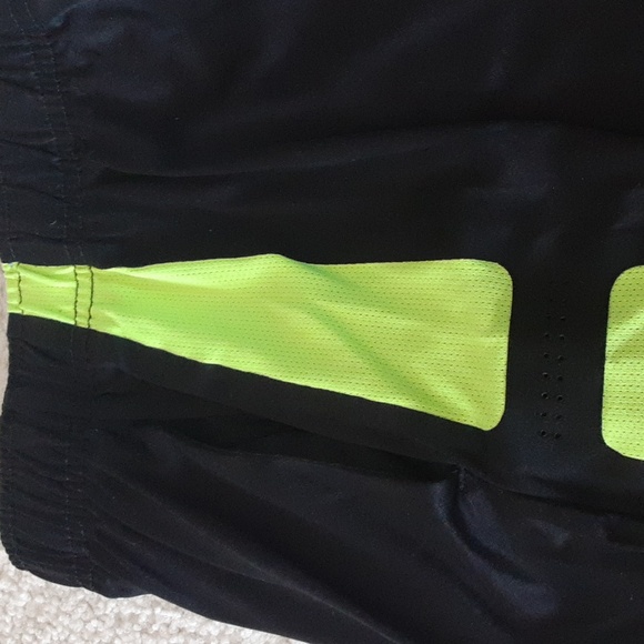 🌹 2 pairs of boys athletic shorts. Superman and tek gear. 3T. - Picture 5 of 7